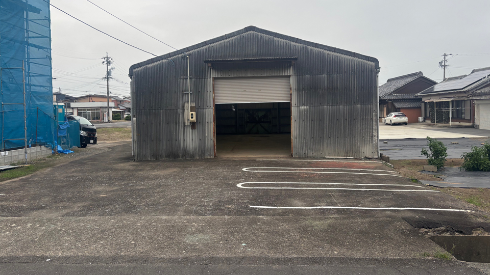 鈴鹿市平野町　貸倉庫・駐車場